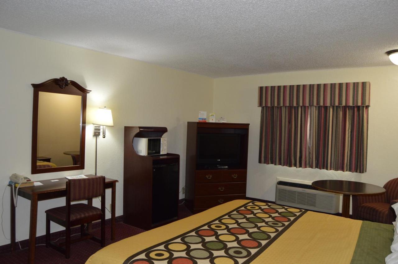 Hotel Super 8 By Wyndham Clinton Zimmer foto