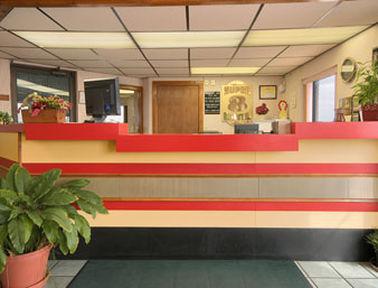 Hotel Super 8 By Wyndham Clinton Interior foto